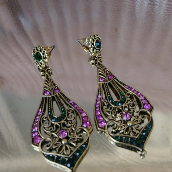 🌟NWOT🌟Statement Earrings - Picture 7 of 8